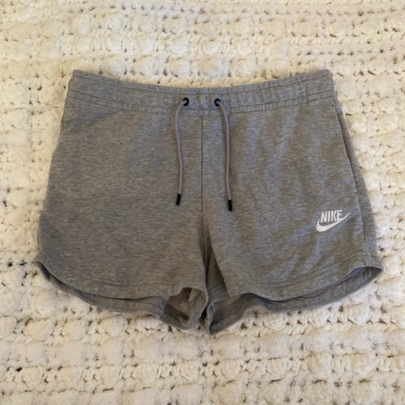 Nike grey jogging shorts - Picture 1 of 6
